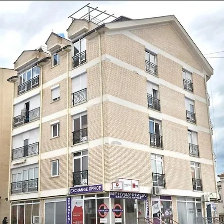 Don 2 - Location - Close To Everything - With Free Parking Apartment