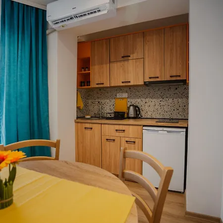 Don 2 - Location - Close To Everything - With Free Parking *