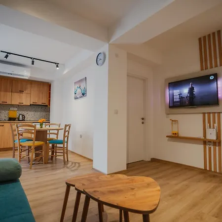 Apartment Don 2 - Location - Close To Everything - With Free Parking