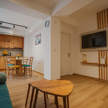 Apartment Don 2 - Location - Close To Everything - With Free Parking