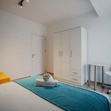 Apartment Don 2 - Location - Close To Everything - With Free Parking *