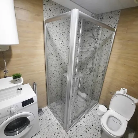 Apartment Don 2 - Location - Close To Everything - With Free Parking *