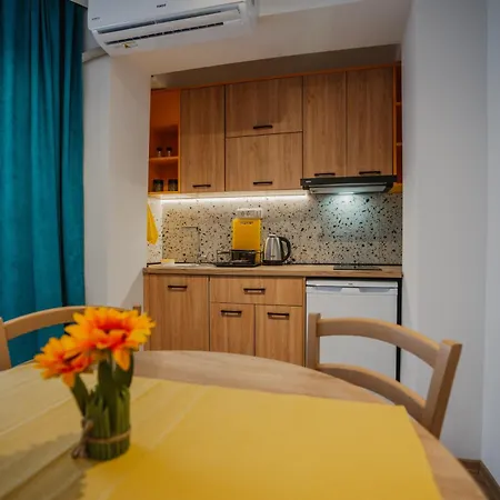 Apartment Don 2 - Location - Close To Everything - With Free Parking *