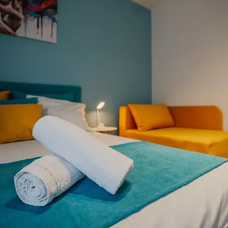 Don 2 - Location - Close To Everything - With Free Parking
