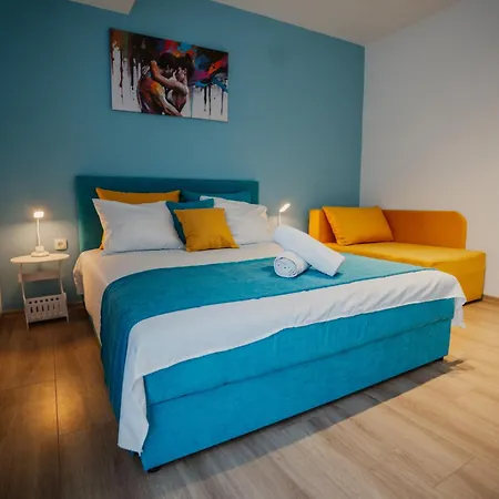 Apartment Don 2 - Location - Close To Everything - With Free Parking *
