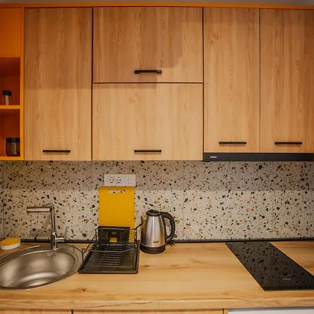 Don 2 - Location - Close To Everything - With Free Parking Apartment *